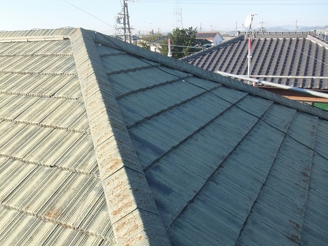 セメント瓦の屋根